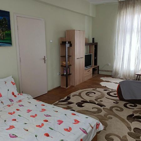 Lovely Apartament In Bucharest, Baba Novac Area Bucareste Exterior foto